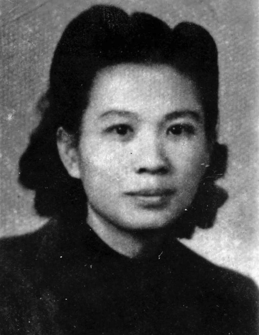 1961年，一名13岁小学生，填写履历表父母一栏时，老师却忙拦住她“你是烈属！”