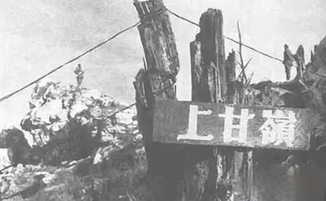 上甘岭战役下半程，十二军接替十五军，李德生观察到敌人在炮火掩护抵近前沿时，步枪迟