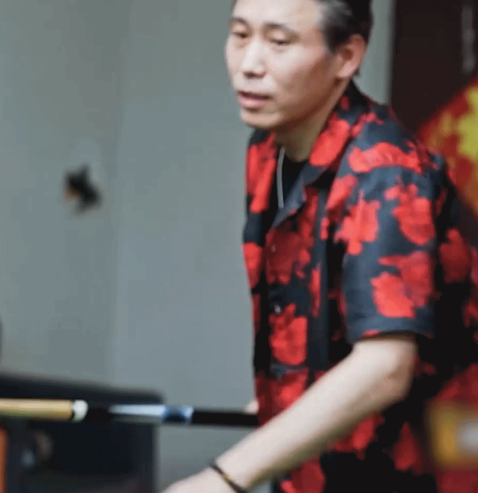 不要虐待五旬老头李乃文上《五哈》狠狠破防！被范志毅突袭吓得原地弹起，四脚朝天的