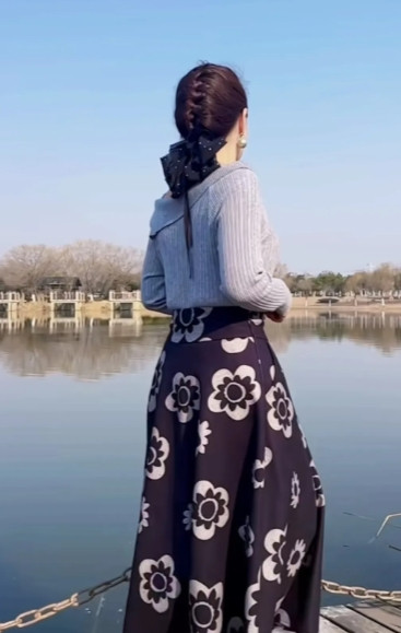 我三姐妹，就我嫁的近，离爸爸妈妈家就一条小巷子远，为此我已经退休的爸爸妈妈经常去