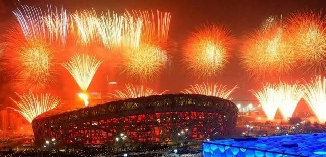 国际奥委会估计肠子都悔青了。当年给北京申奥设下的重重关卡，本想着给这个东方城市“