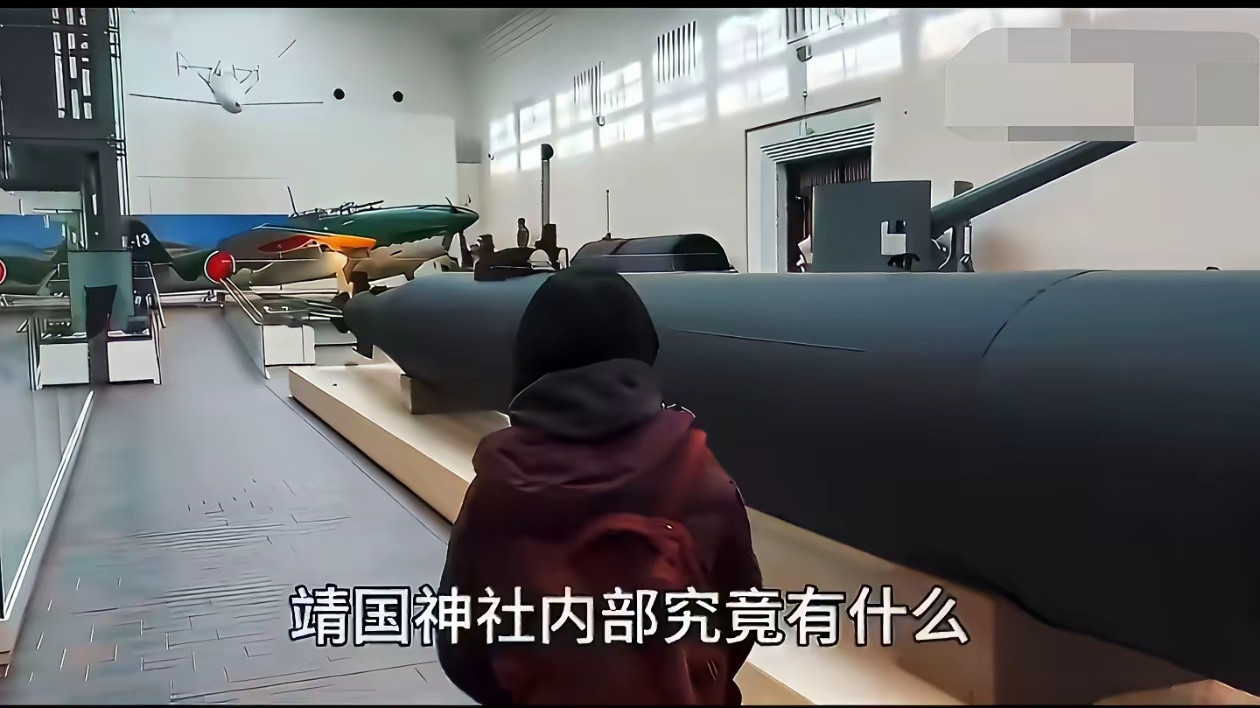 中国女孩拍摄靖国神社内部中国女孩冒险潜入“鬼社”，揭穿日本篡改侵华历史的无耻把戏
