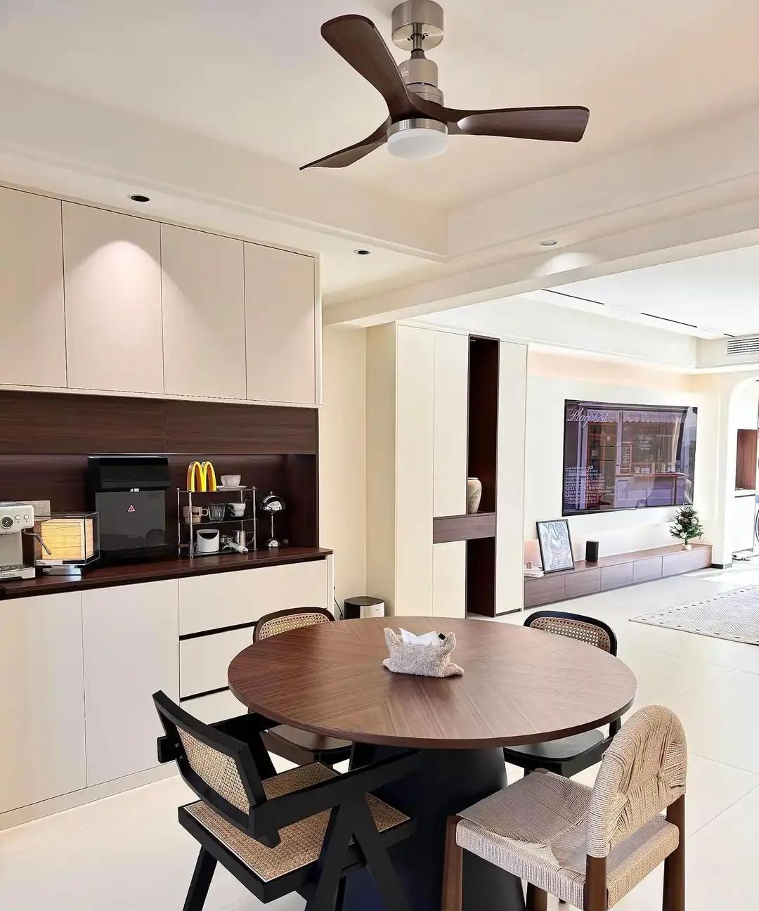 别在141平的家里打隔断。2023年72%的业主拆掉了非承重墙。你纠结的四