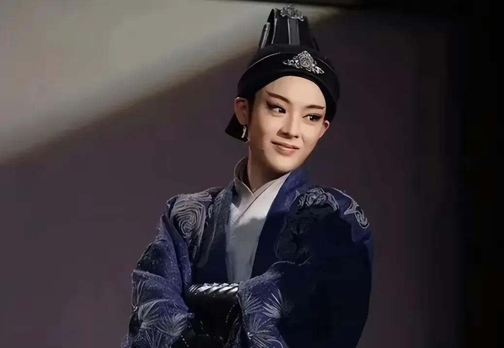 陈丽君被围剿，像极了黄海波不是么？陈丽君火了，不仅仅是浪姐，似乎还获得了“五四