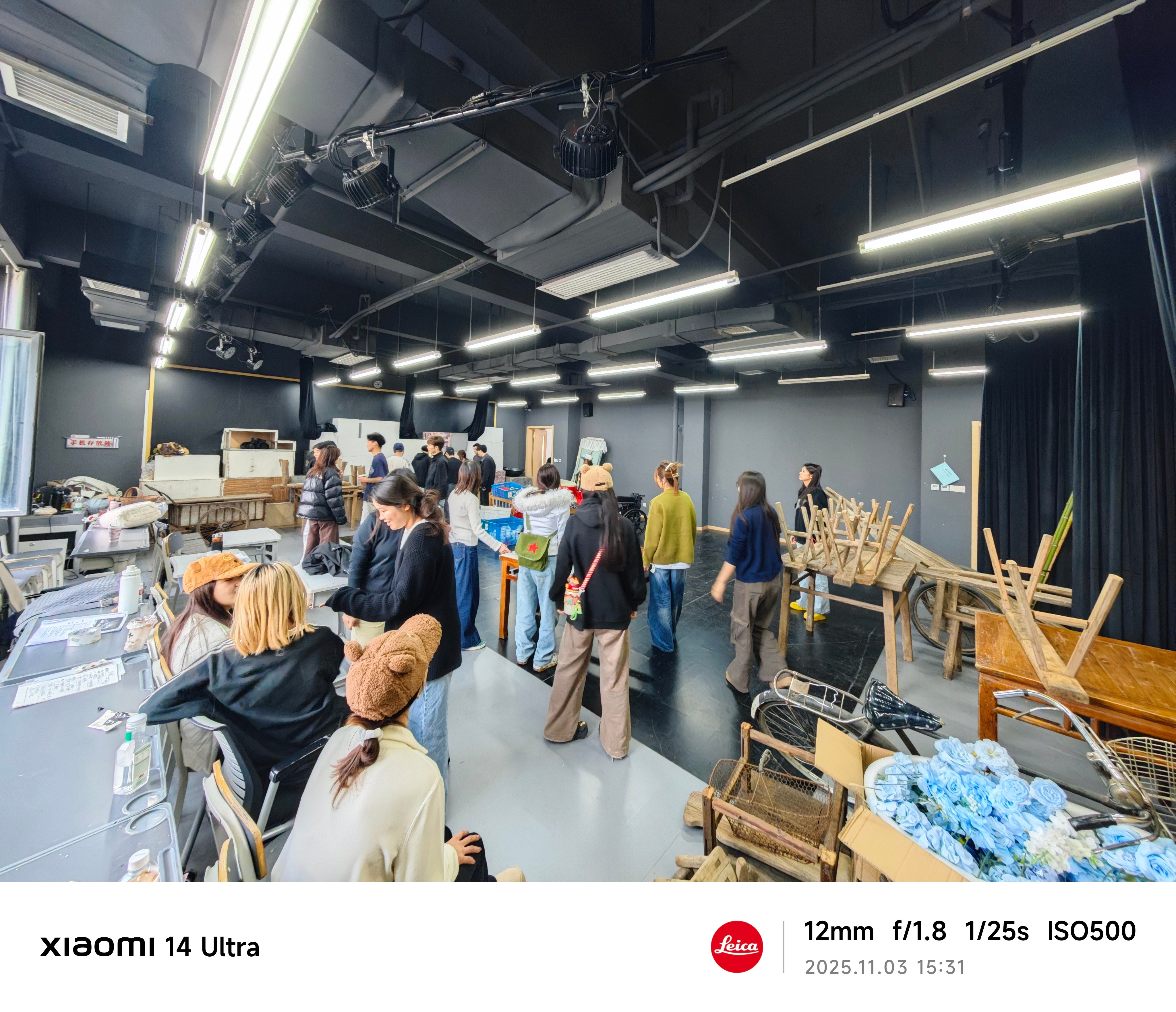 突然发现……一整天都呆在教室里排练挺爽的。[哭哭]​​​