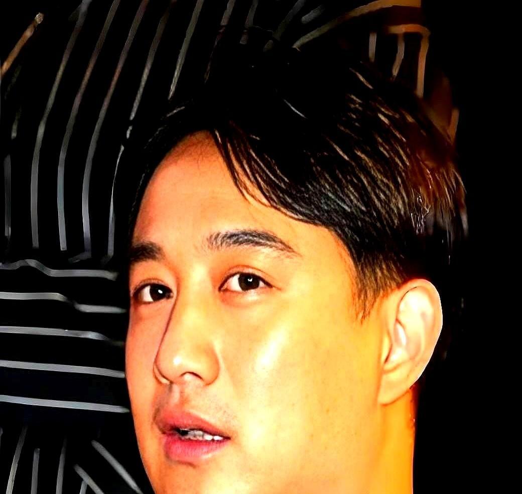黄磊一句“慢点吃”，弹幕炸了不是因为饭太烫，是话太重。00后不是不吃，是不想被