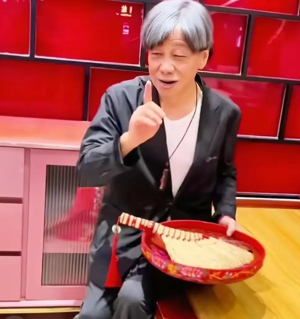 梁小龙临死前的遗言反射出了他的生死观和他的大爱他说:“先不要公开他的死讯，就