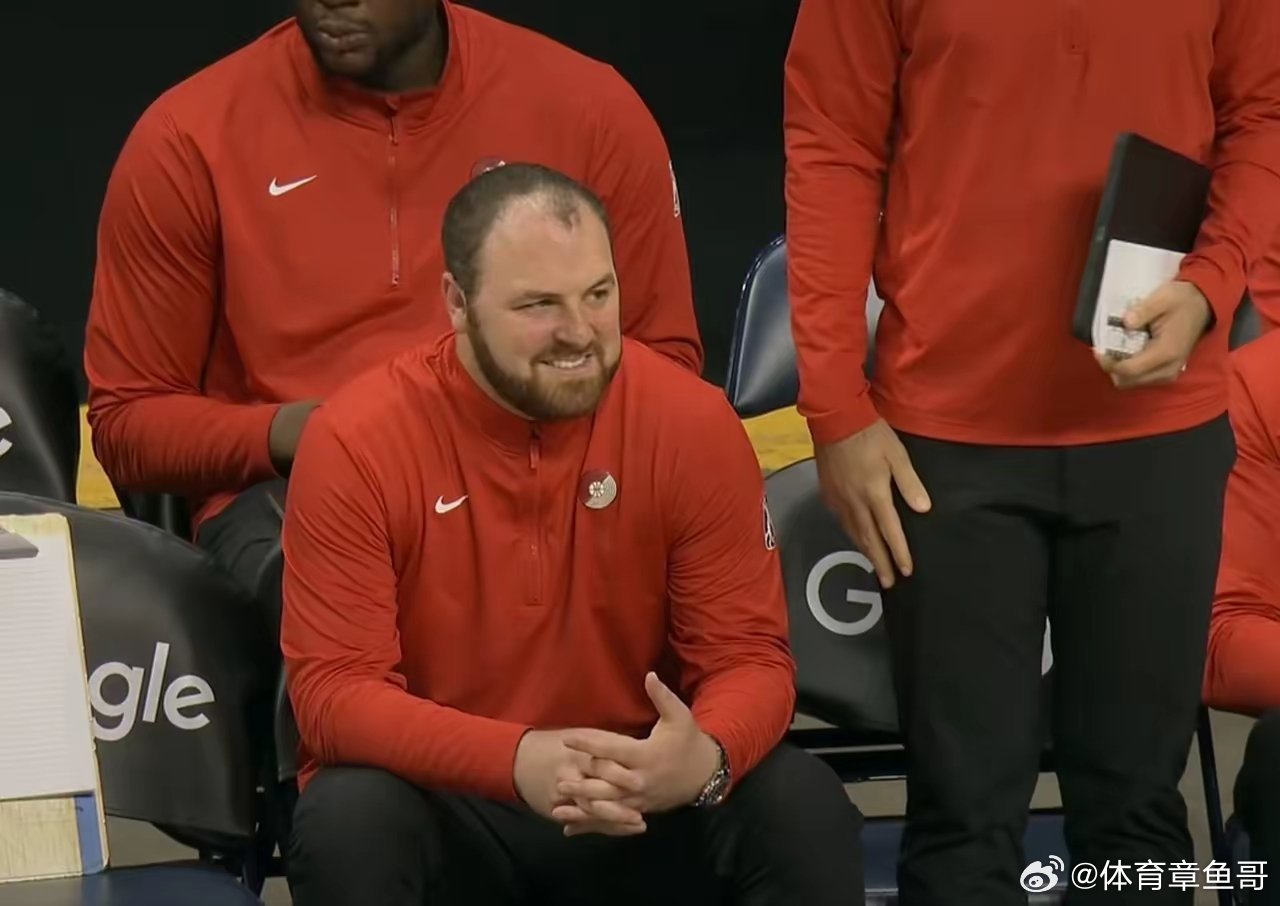 杨瀚森混音队主教练看杨瀚森，满眼的爱！杨瀚森20分7板2助2帽