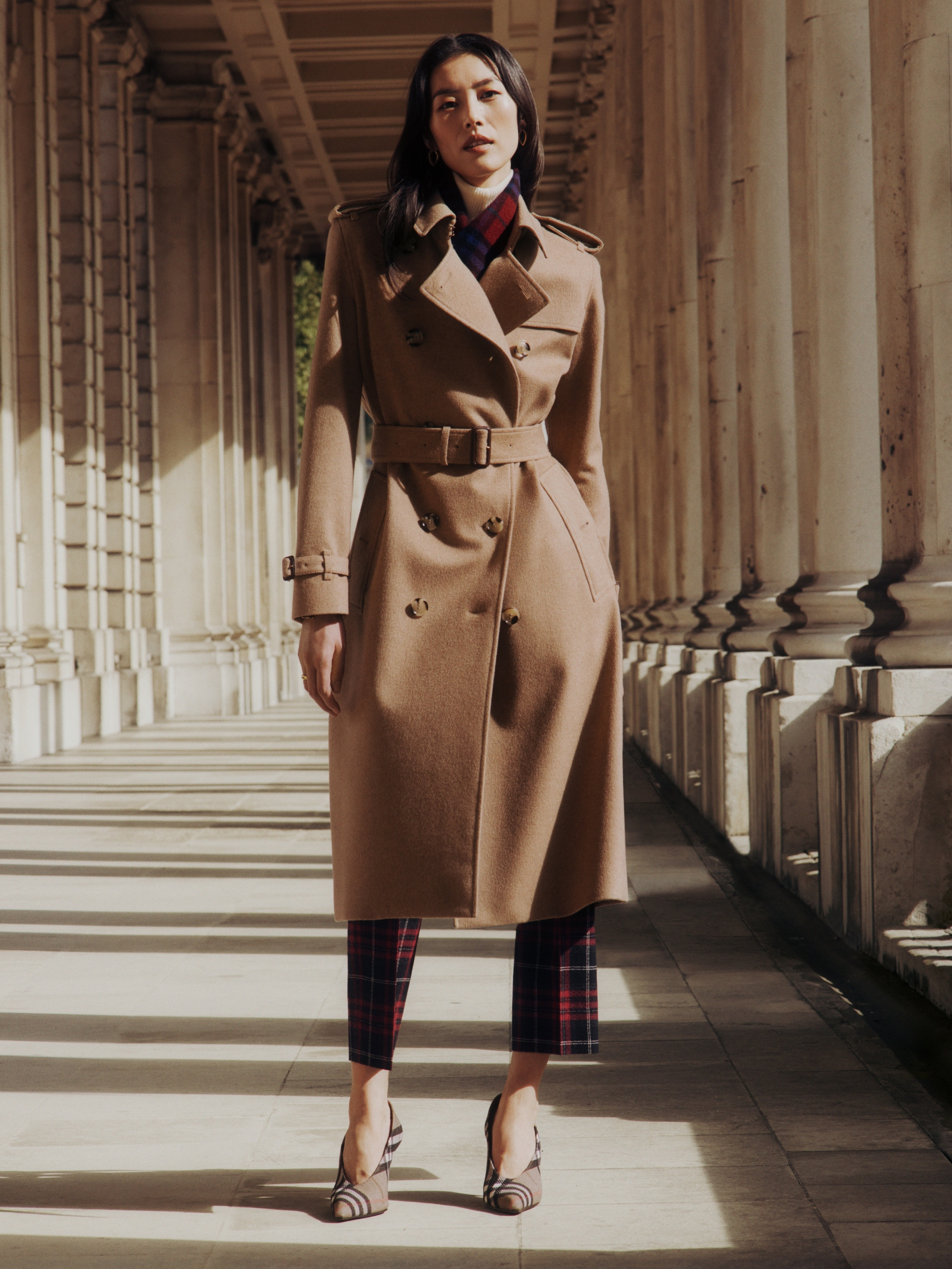 Burberry全新推出《信笺寄意，映像伦敦》外套系列广告大片！由知名导演J
