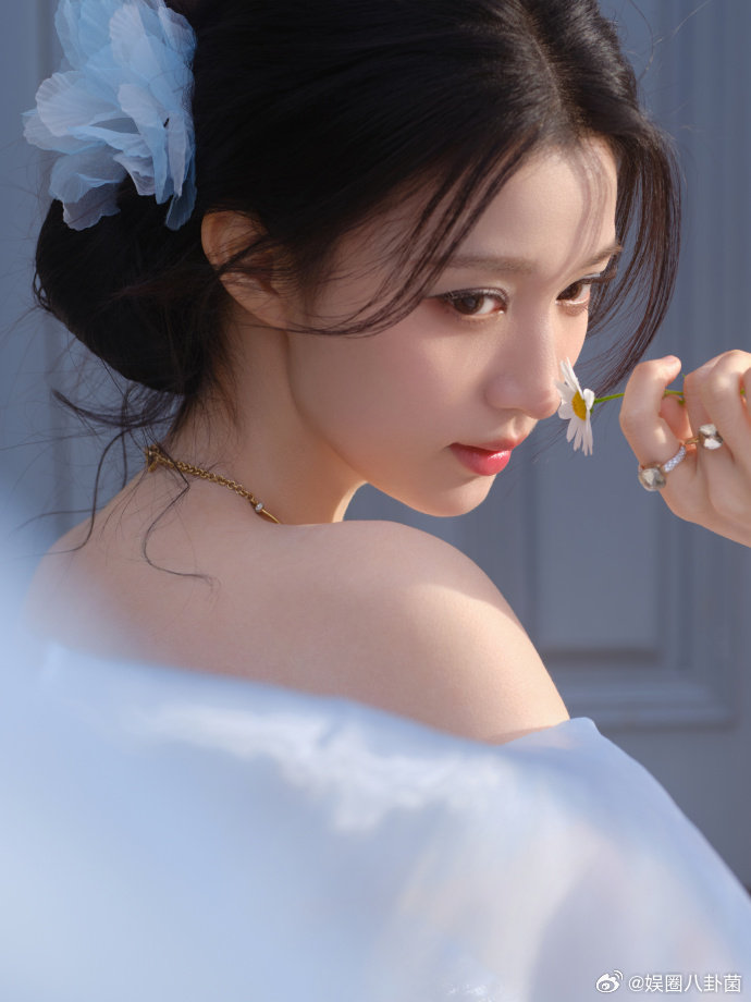 王楚然大气东方美谁懂王楚然身上这种松弛有度的美感？看似游刃有余，实则源于把善待