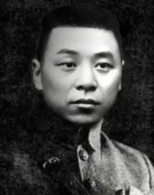 1949年，蒋介石怎么也想不到，一个被他夺了兵权、闲置七年、连卫兵都没剩的光杆司
