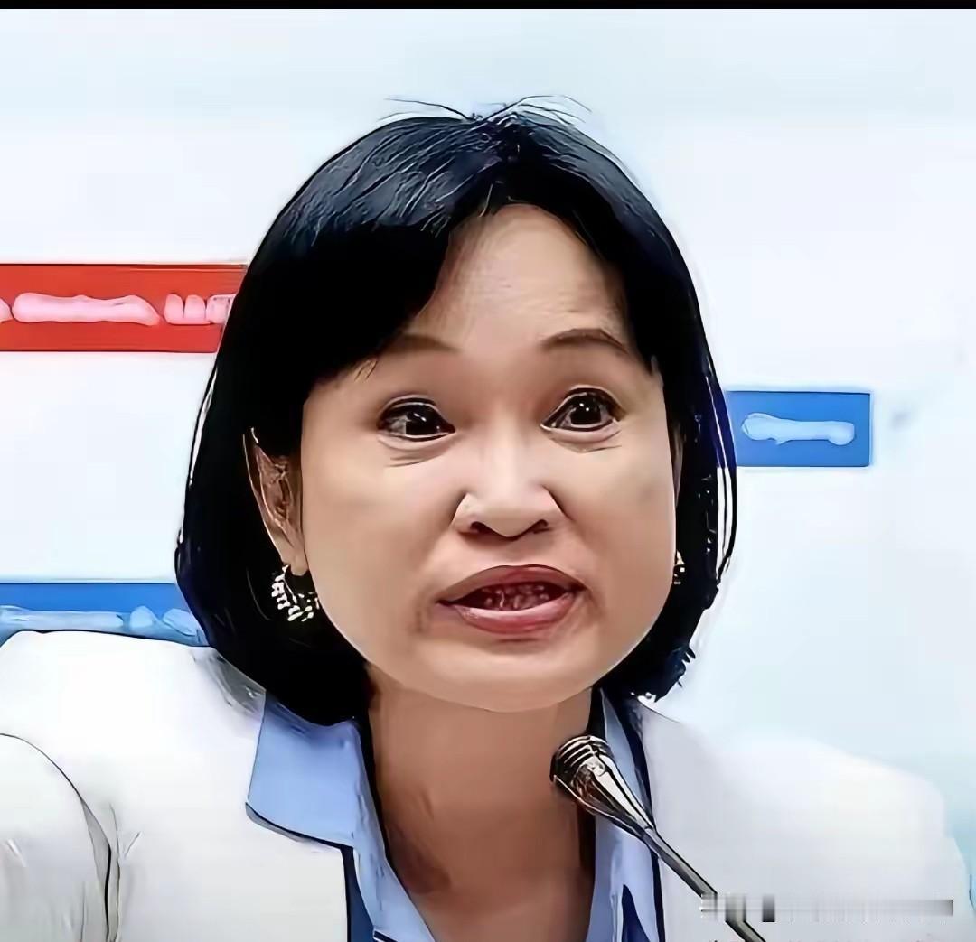 现在高雄的柯志恩，像极了2018年的韩国瑜。当时韩国瑜和吴敦义争党主席，结果