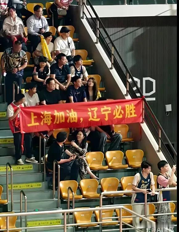 辽宁男篮附加赛出局后，辽宁球迷都去哪了？1、支持上海队的占60%，因为上海有冠