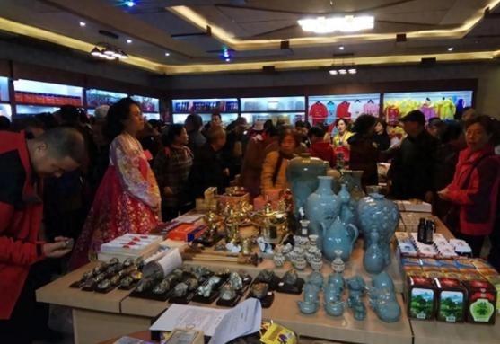 朝鲜每年向中国输出巨额货物，却在货架上踪影全无，这背后藏着怎样的贸易链条？这些商