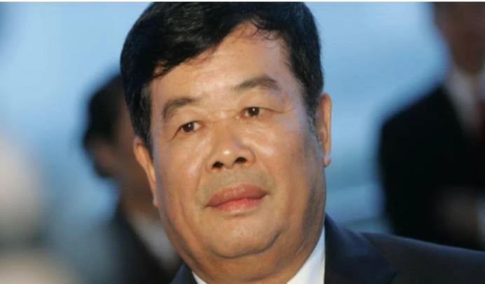 1990年，一个名牌大学生到福耀公司求职，曹德旺看了简历后直接说: