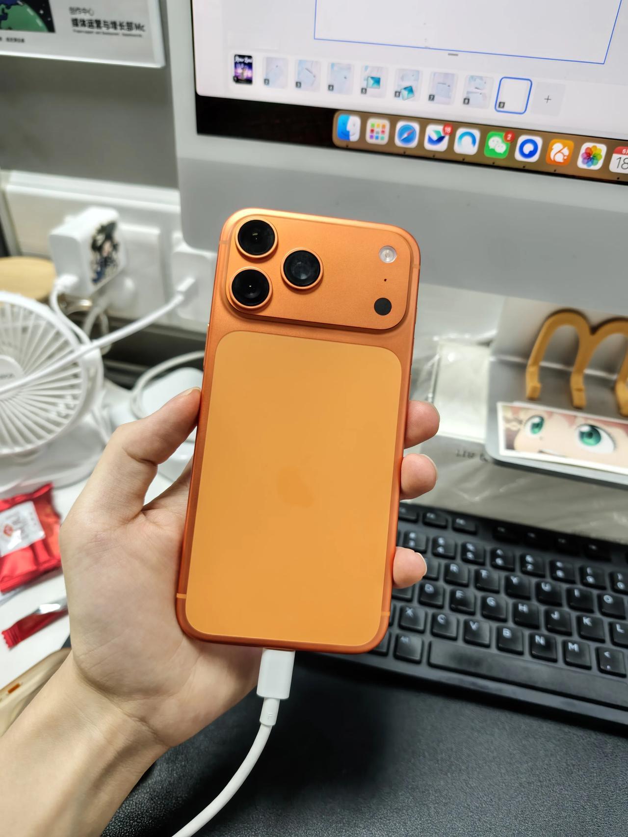 现在花8000买17promax的真的是天才到底是谁说iPhone价格坚挺的，