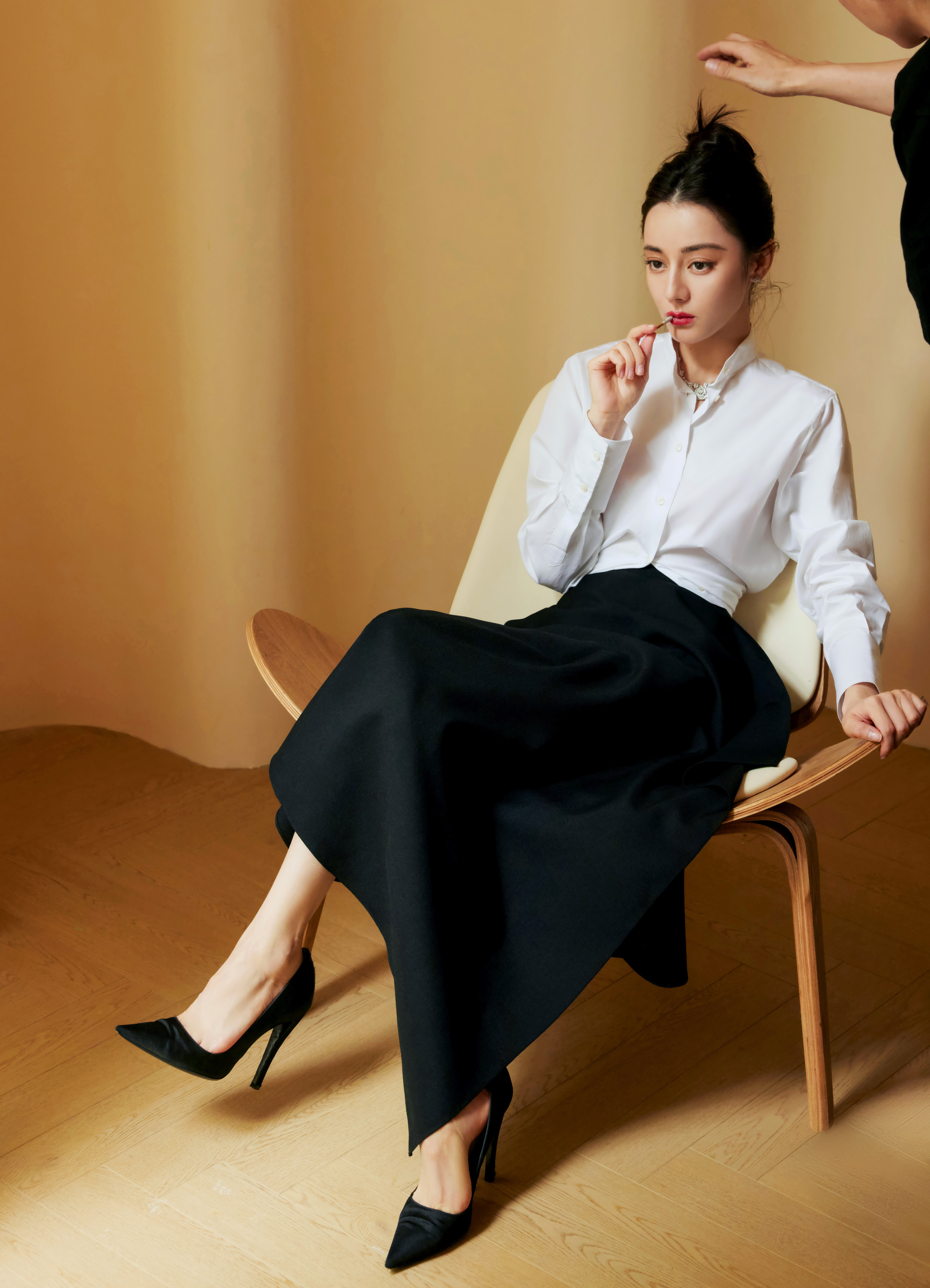 迪丽热巴2025高产演员TOP1细高跟太好看了，热巴太美了