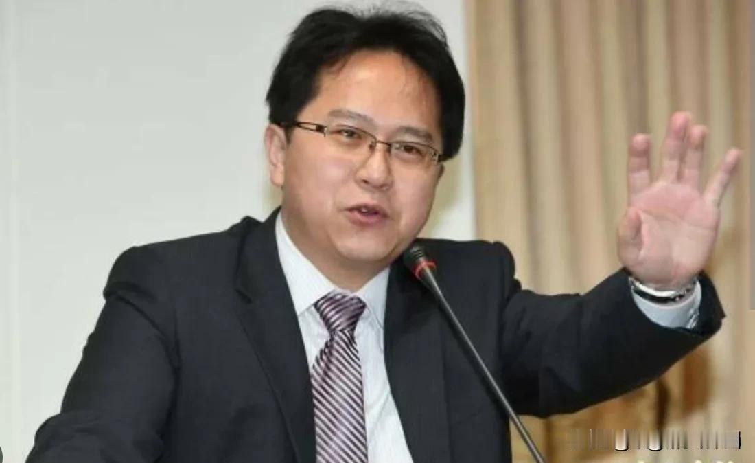 10月14日，在沈伯洋之父的企业再次被我们惩戒之后，民进党“立委”邱志伟出来大放