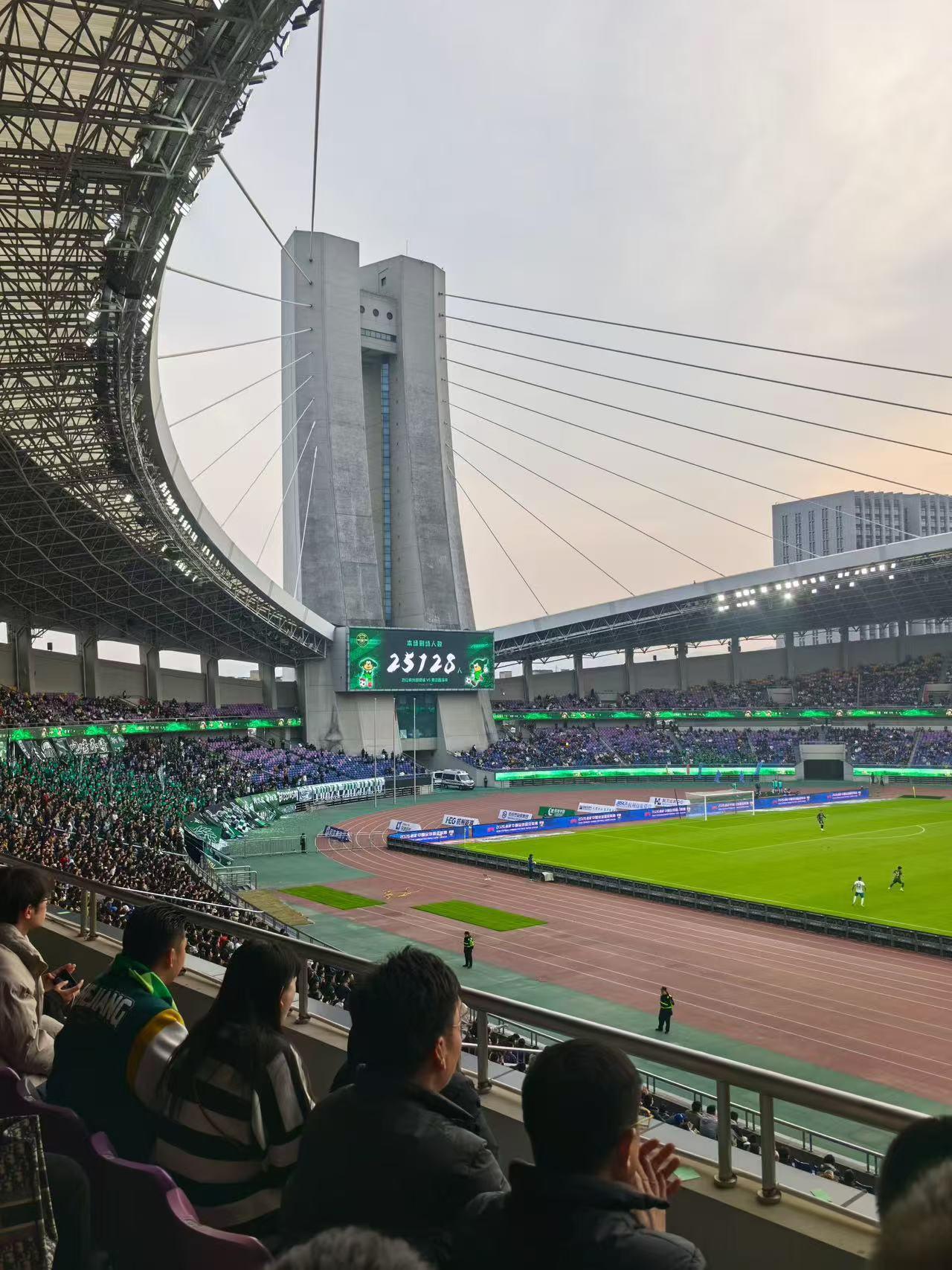 本赛季争冠球队，不能排除浙江！很多网友都说，中超前景不明的球队有很多，但是最看