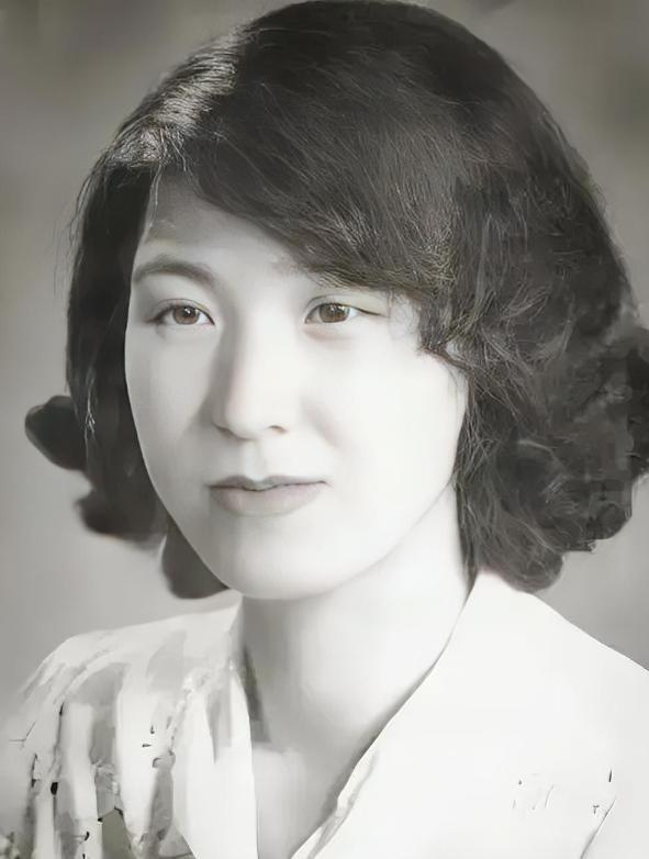 1957年，28岁的李玉琴探望溥仪，14年来首次同房，第二天红着眼睛坚定提出离婚