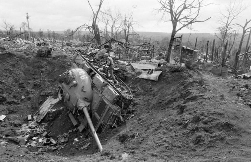 1979年2月19日，越南高平市区，一辆62式轻型坦克，孤零零地冲进了整座城市，