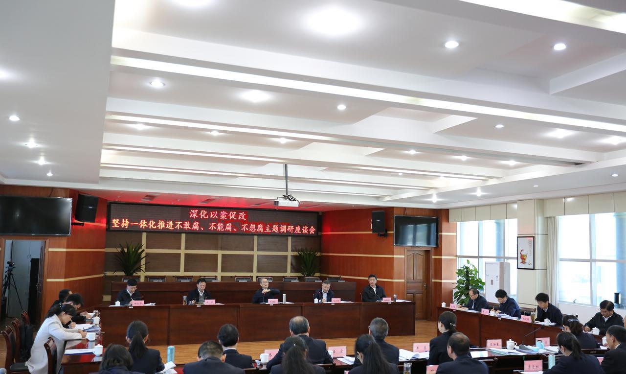 足球新视角：是否“黑哨”，一看便知！个别裁判，绝对不是水平不行