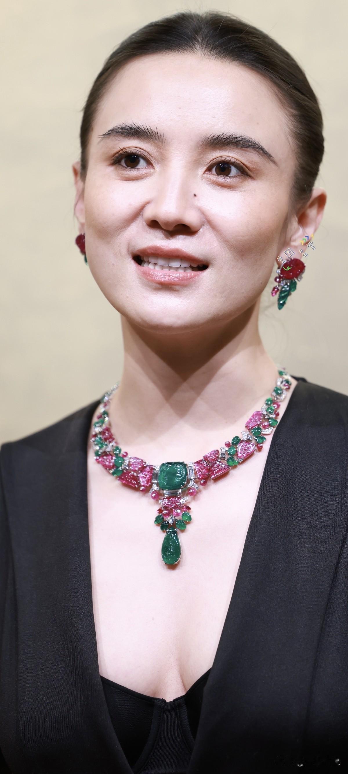 东方美人大气精致脸，小花老师穿的太好了吧，好有料