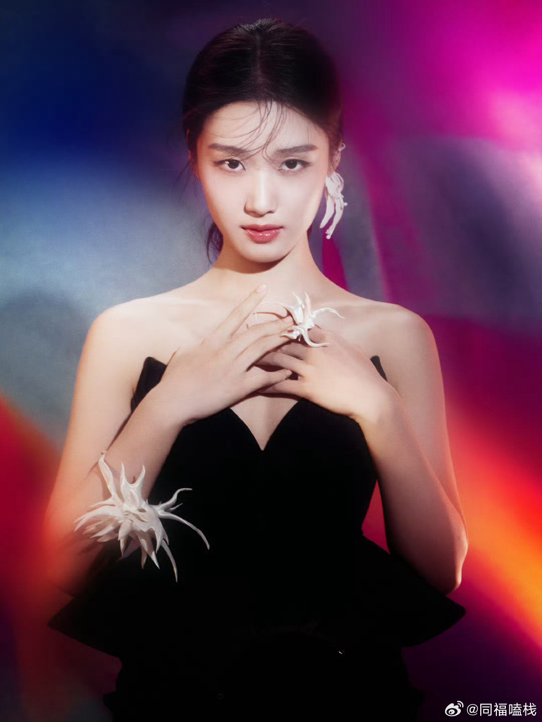 卢昱晓工作室审美工作室审美真的一言难尽[敲打][敲打]今天的裙子真的是浪费了晓晓的这
