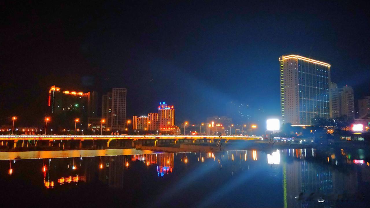 大家有没有思考过，为啥这时候红楼梦突然火起来了？为啥这时候辫子们做的那些事情都被