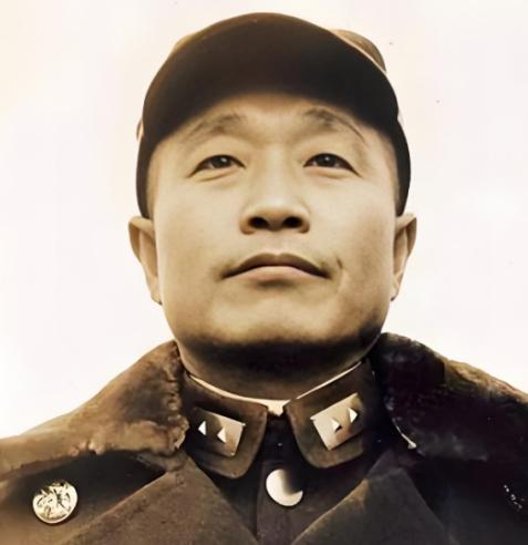 1948年，杜聿明部下擒获7名解放军，他随即签令：原地击毙，副参谋长冒死阻止，杜