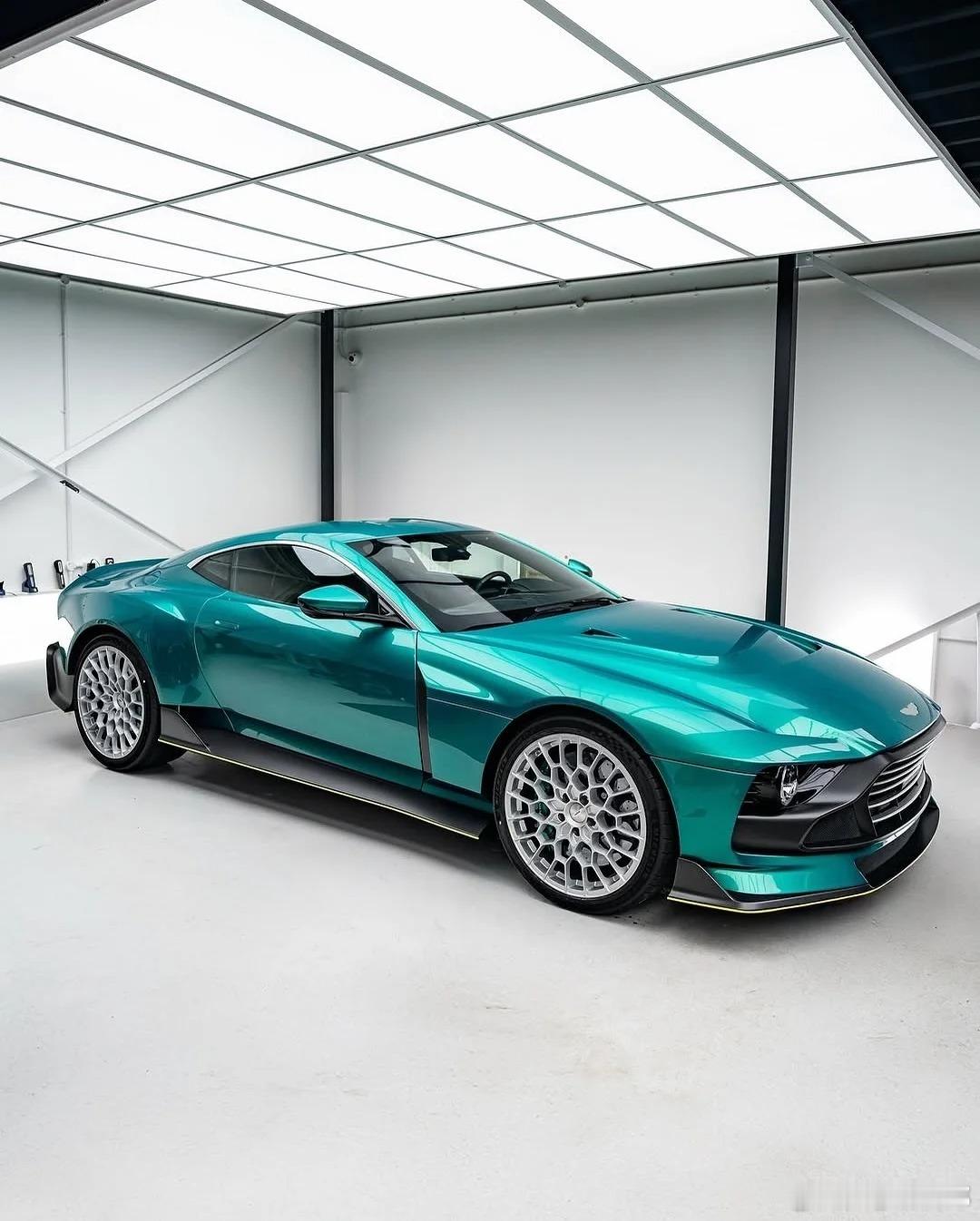 AstonMartinValour，帅得我不知道看哪儿好了绝美车片​​​