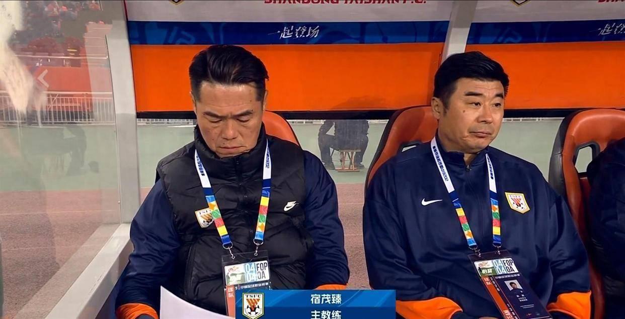 马莱莱吃透了山东泰山队，在邱斯坦和毛伟杰的配合下，两次攻进王大雷把守的球门。虽然