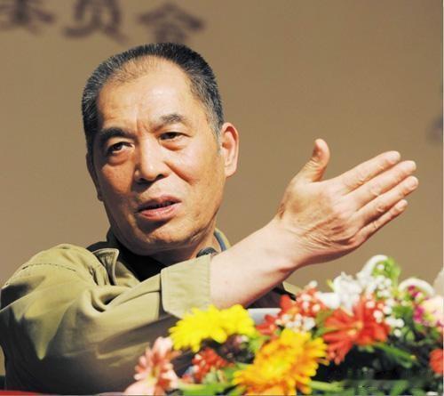 作家梁晓声说：“人总以为旅行是去看风景，实则是借山河抚慰内心。长久困在一地，眼界
