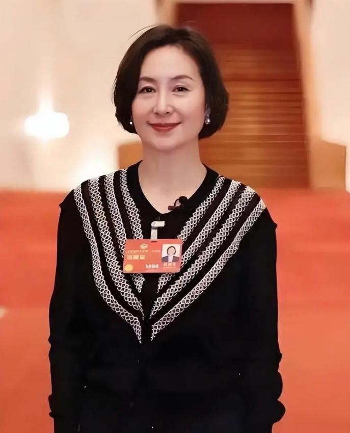 2022年，何超琼感慨，香港回归那年，父亲曾与她打赌，像上海这样的城市，需要多少