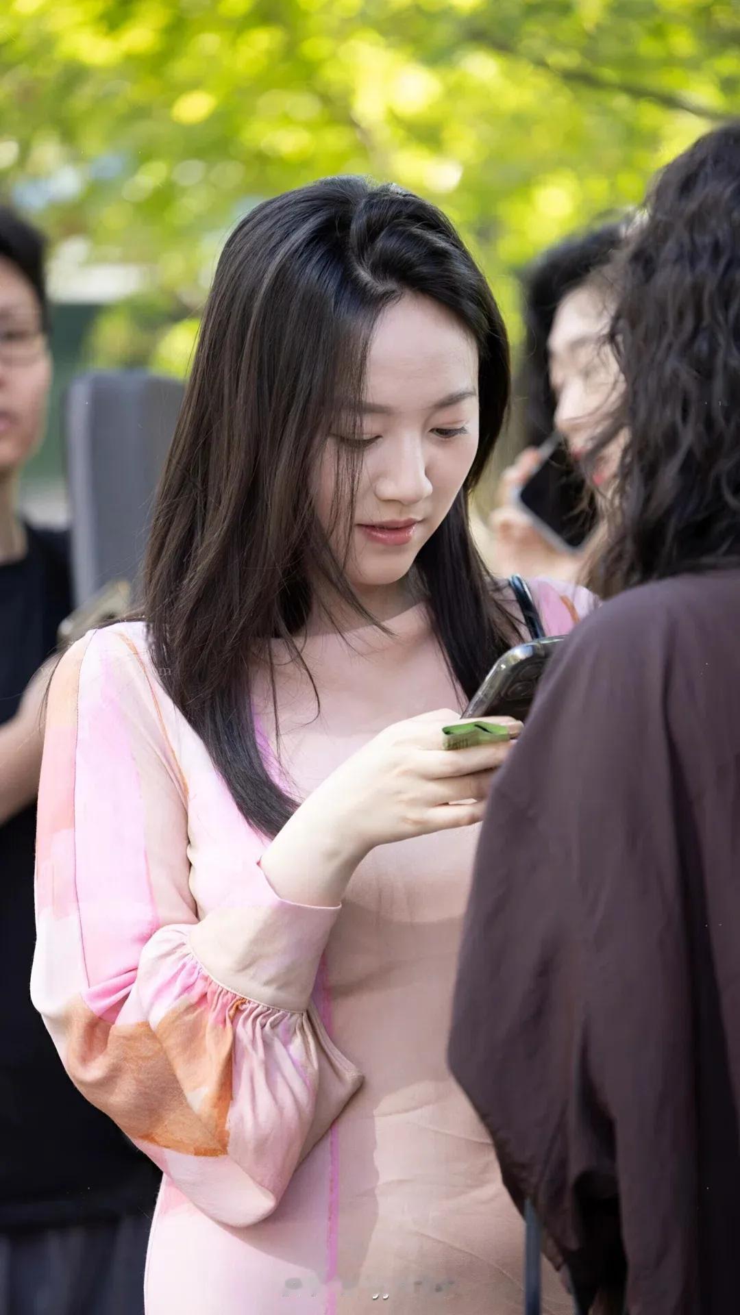 裹身长裙优雅气质的美女姐姐