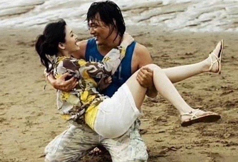 大S以前好像超喜欢这种风格的衣服，别人穿上是灾难，她穿上却超级美，绝了