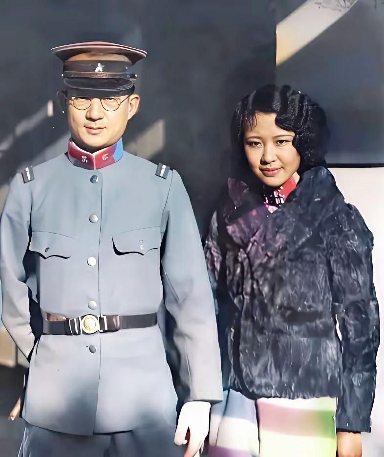 谁说单眼皮、蒜头鼻、厚嘴唇不漂亮？看看溥仪的三妹韫颖。韫颖的鼻头大，嘴唇厚，单