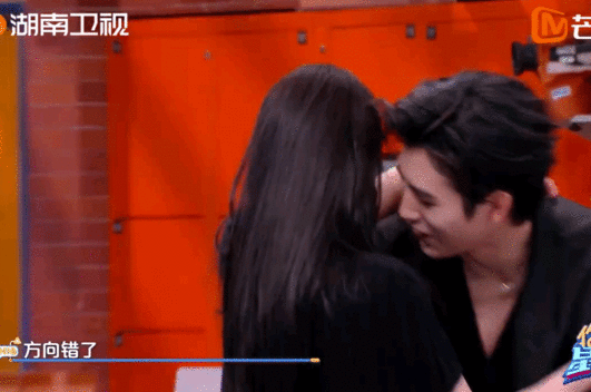 陈飞宇很忙但不知道在忙什么全程认真又慌乱，陈飞宇这舞跳得也太可爱了陈飞宇跳舞主打