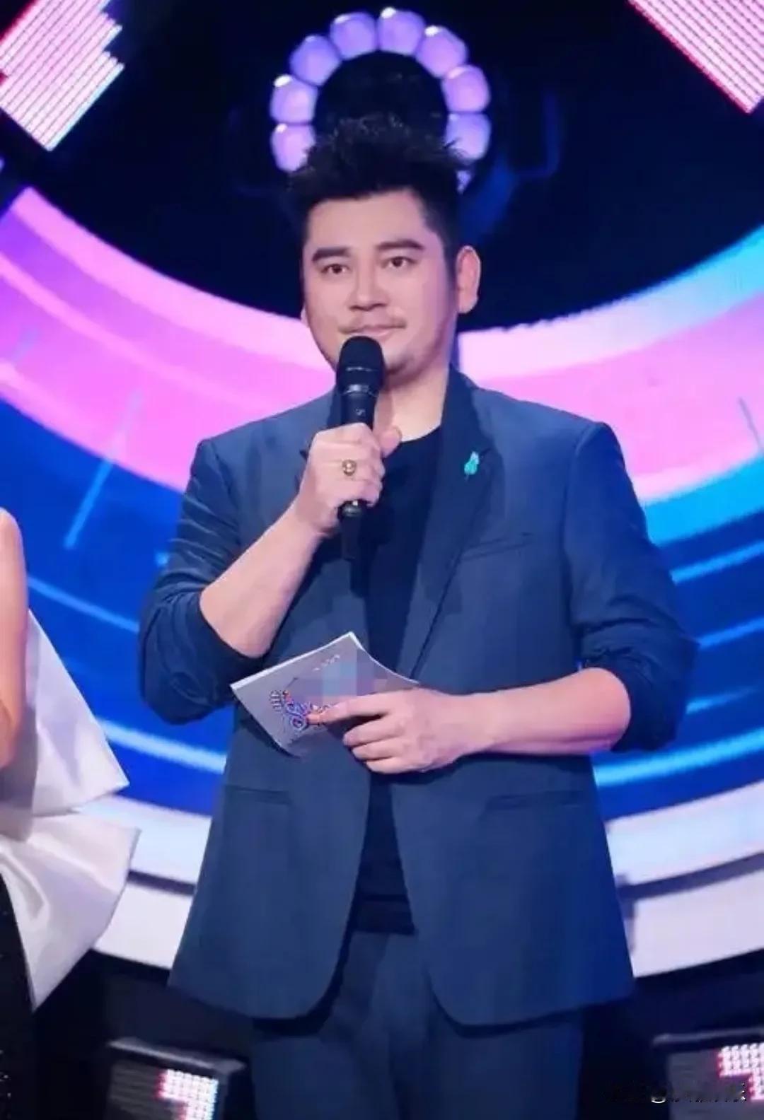 钱枫，变胖了！岁月这把“猪饲料”，在钱枫身上算是施得足足的了！2月25