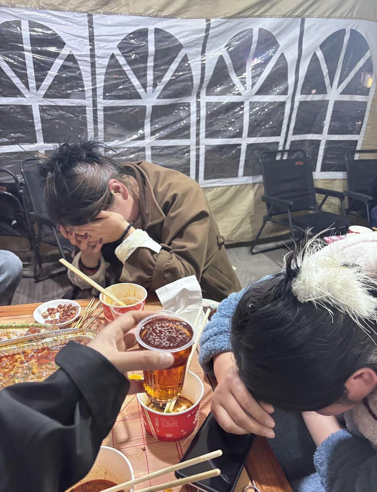 怎么啦我的朋友不是说今天不让我走着出这个门吗？