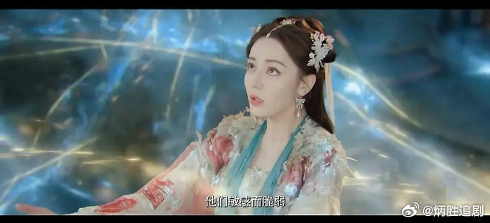 这一把翻身仗能否成功？还是会替迪丽热巴捏一把冷汗。若新剧《白日提灯》再度扑街，她