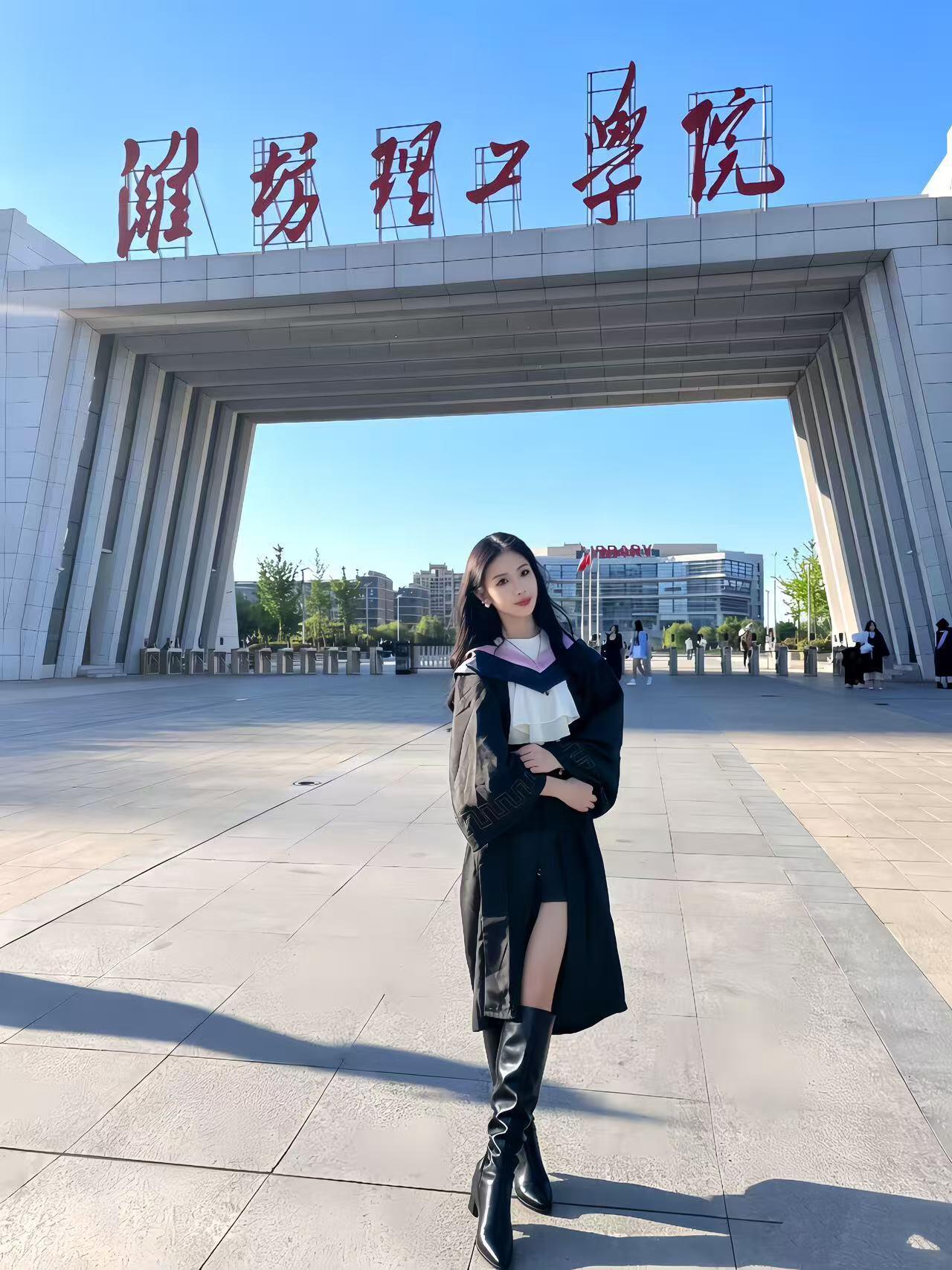 清纯动人的学姐，出校园以后也是放开了！温柔系学妹19岁学姐日常女校学姐