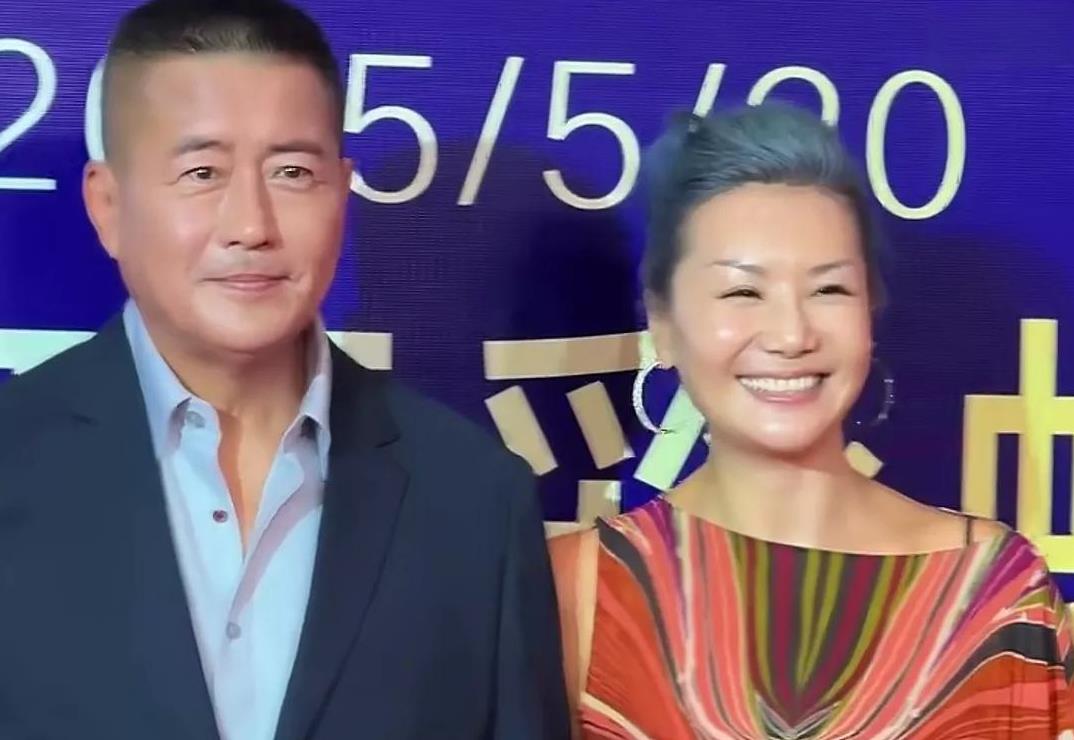 鞋子合不合适只有脚知道，高曙光的现任妻子，才48岁看起来像68的，比姜珊差的不是