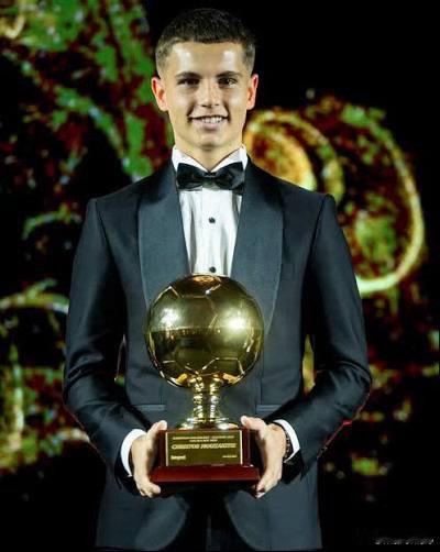 都灵体育报：尤文图斯已将目光转向奥林匹亚科斯队的希腊天才球员克里斯托斯·穆扎基蒂