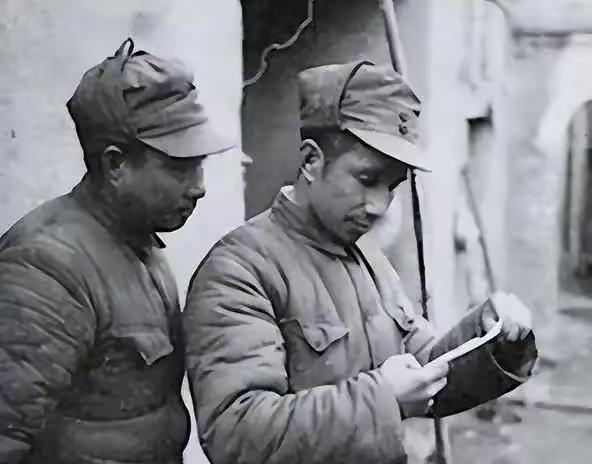 1955年，空军司令员刘亚楼在杭州偶遇休养中的毛泽东，一句＂做空军入闽准备工作＂