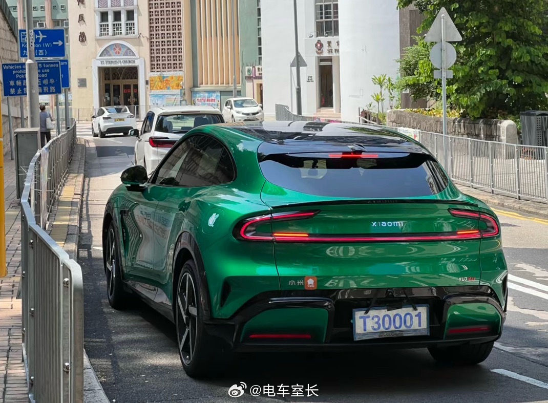 小米YU7也是好起来了，挂上我去年在香港开吉利星愿的同个车牌T30001了​​