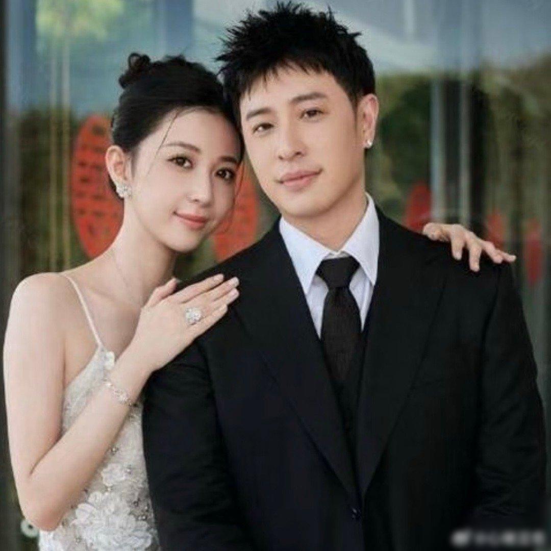 潘玮柏女儿完美继承爸爸的碳水脑袋，真的是太卡哇伊了!家人们，潘玮柏女儿爱吃碳水