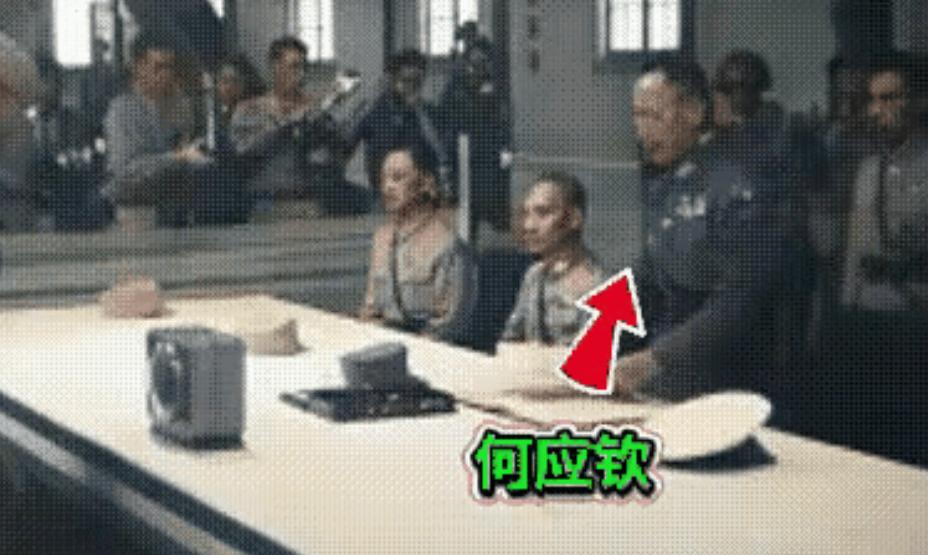 一张受降仪式上的弯腰照片之所以被反复讨论，不只是因为一个动作，而是因为何应钦此前