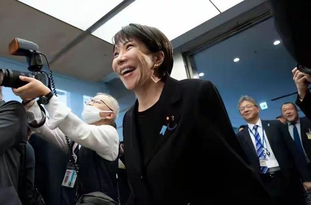 高市早苗，这位上任不到一年的日本首相，在2026年4月做了一件让所有人都没料到的