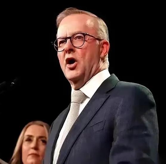 澳大利亚这手翻脸，比翻书还快。前脚刚喊着要收回达尔文港，后脚，盛和资源公司直接收